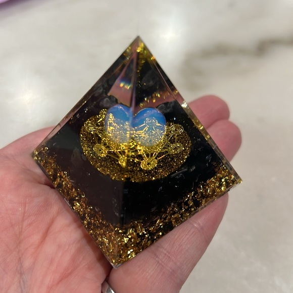 Cleanse Opaline and Onyx Orgonite Pyramid - Picture 6 of 6